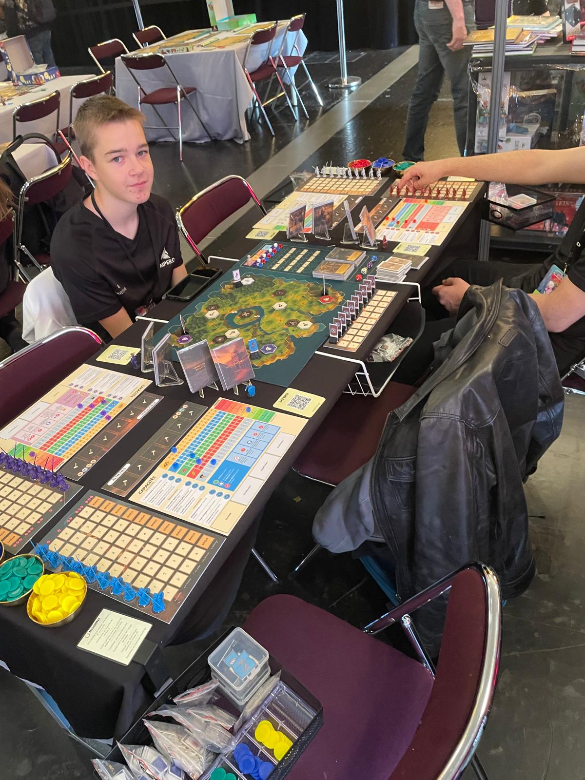 Jeune joueur aux Utopiales